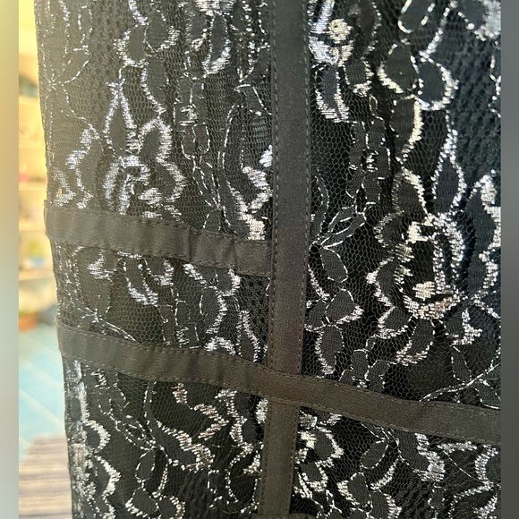 Eci cocktail dress size 8, black and silver floral - Picture 4 of 5
